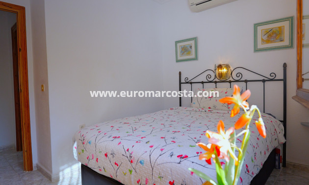 Sale - Villa - Torrevieja - Urbanización San Luis