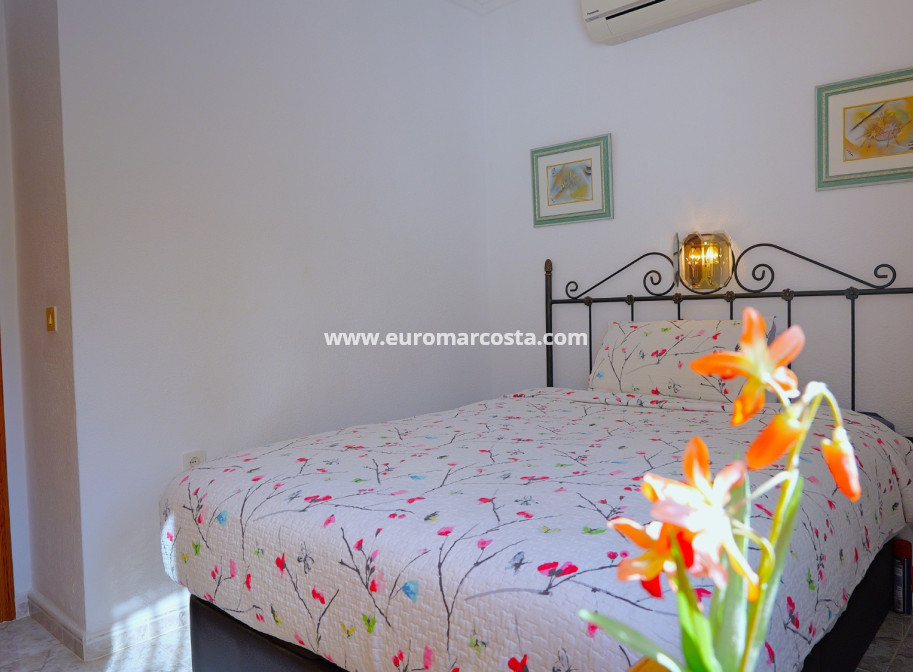 Sale - Villa - Torrevieja - Urbanización San Luis