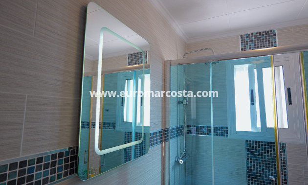 Sale - Villa - Torrevieja - Urbanización San Luis