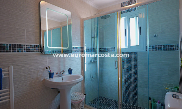 Sale - Villa - Torrevieja - Urbanización San Luis