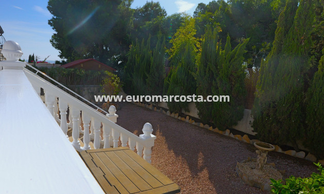 Sale - Villa - Torrevieja - Urbanización San Luis