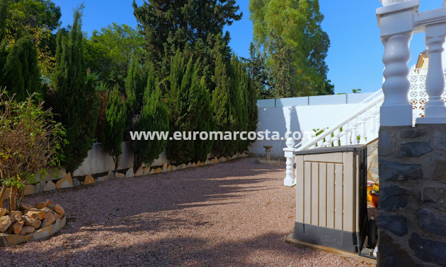 Sale - Villa - Torrevieja - Urbanización San Luis