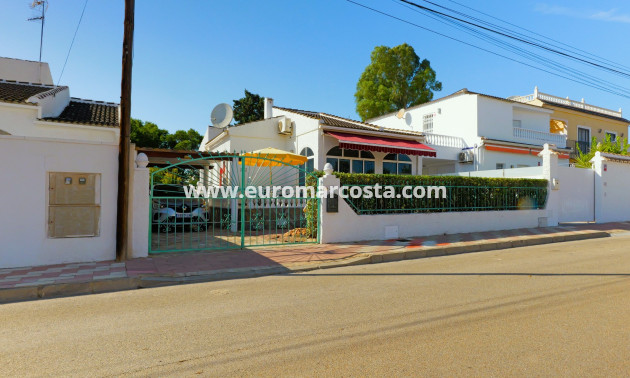 Sale - Villa - Torrevieja - Urbanización San Luis