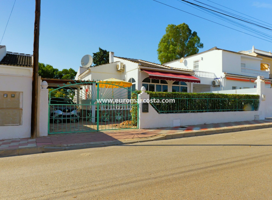 Sale - Villa - Torrevieja - Urbanización San Luis