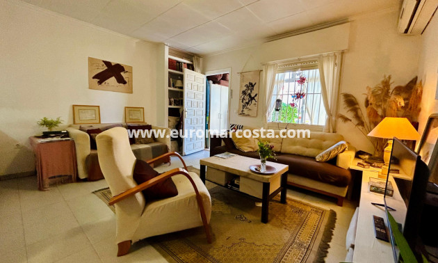 Objekte zum Wiederverkauf - Stadthaus - Torrevieja - Urbanización San Luis