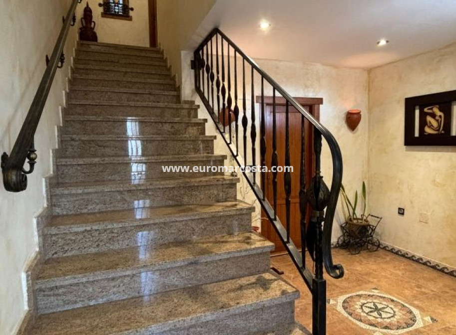 Sale - Villa - Redován