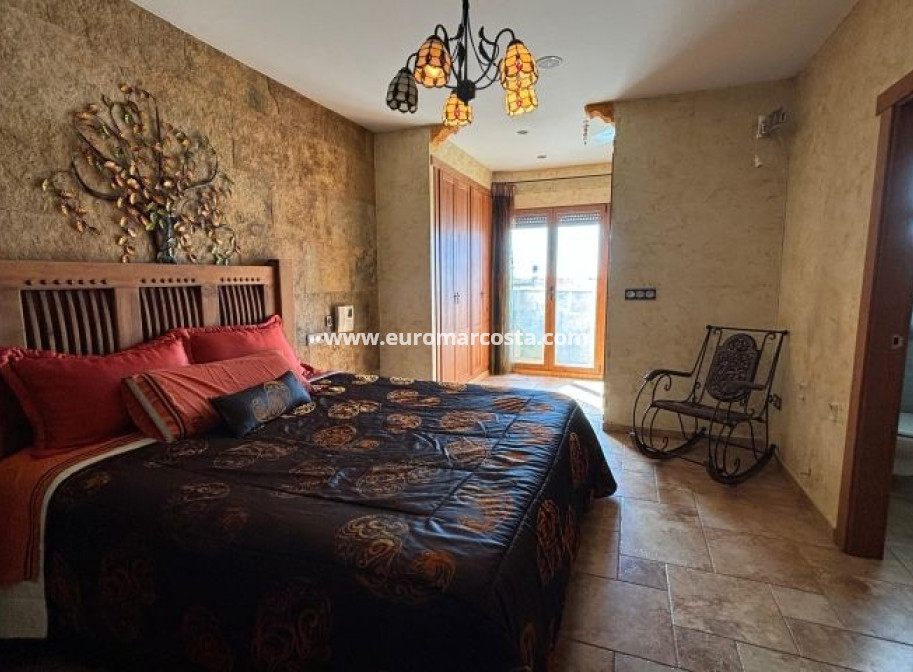 Sale - Villa - Redován