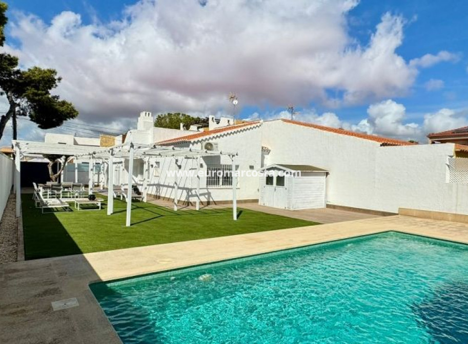 Sale - Villa - Torrevieja - TORREVIEJA