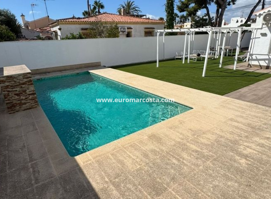 Sale - Villa - Torrevieja - TORREVIEJA