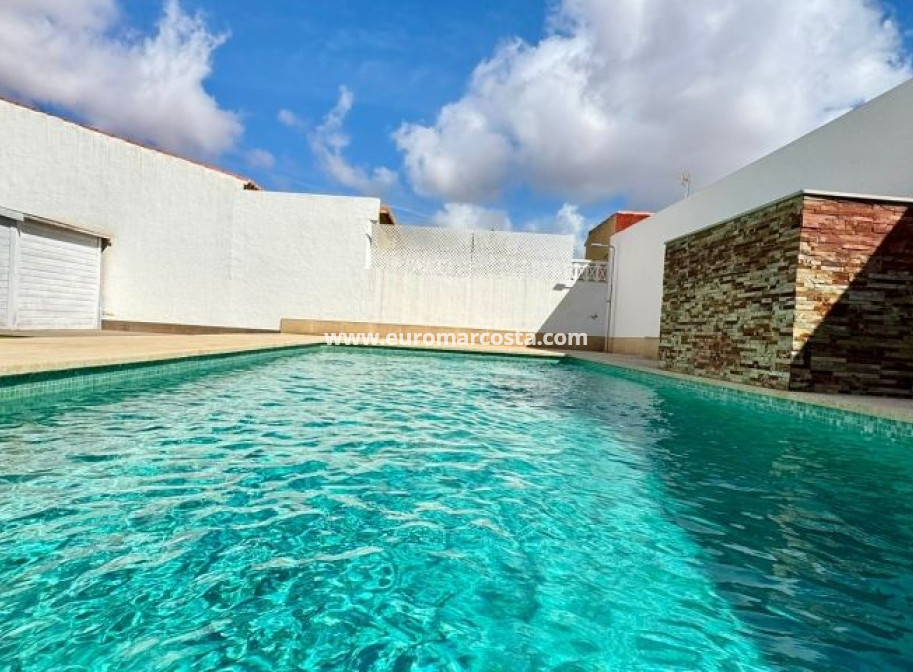 Sale - Villa - Torrevieja - TORREVIEJA