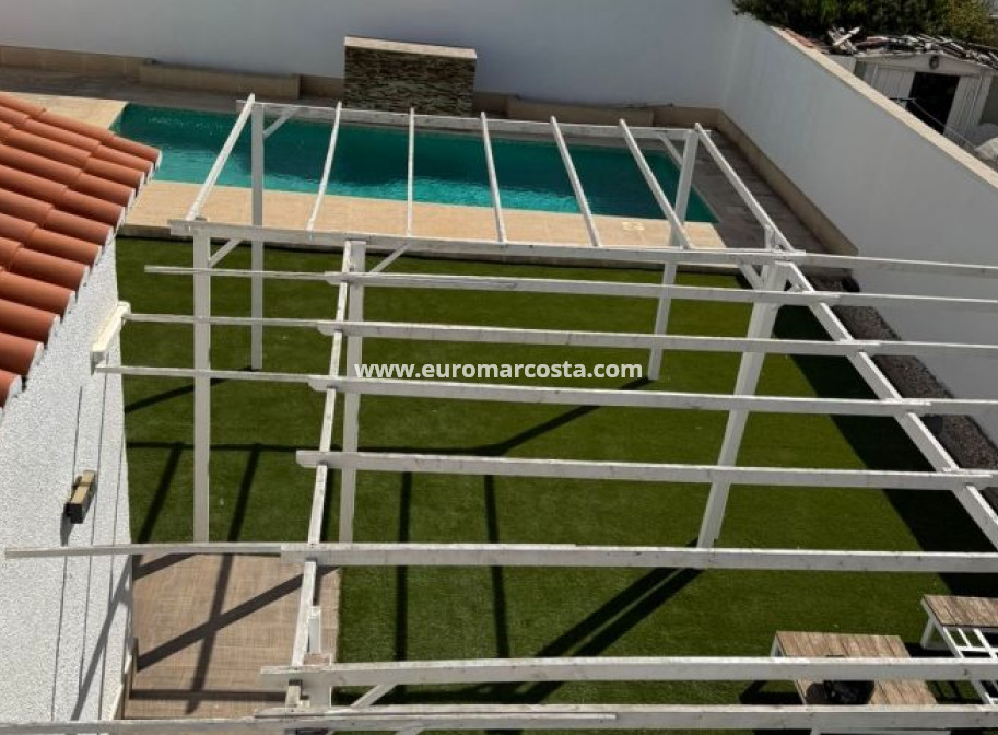 Sale - Villa - Torrevieja - TORREVIEJA