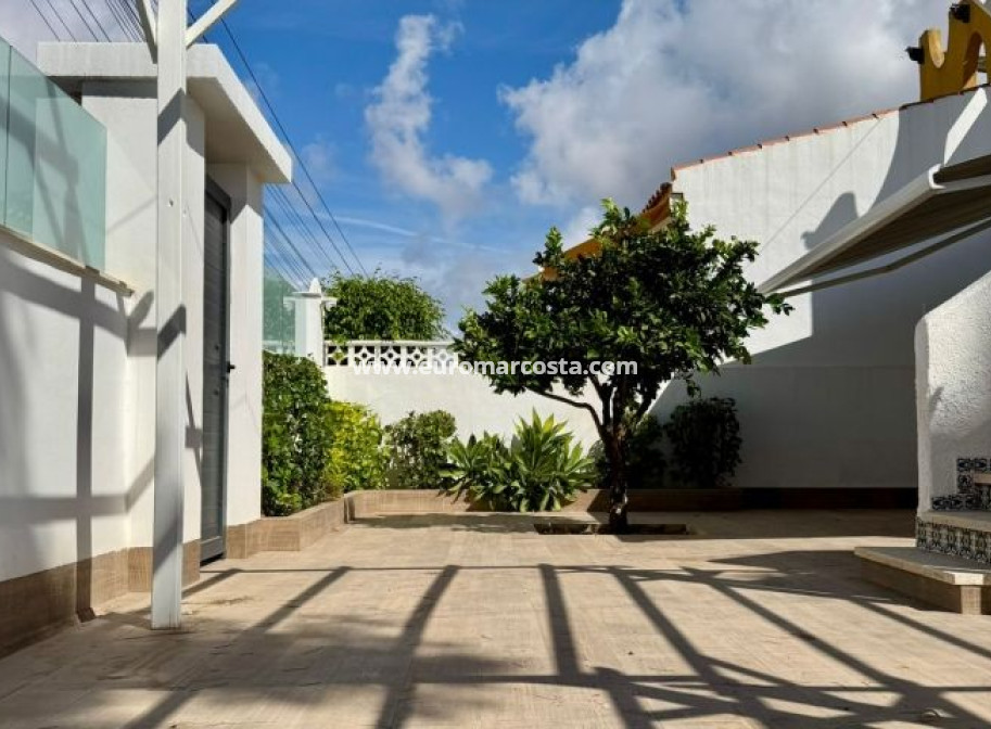 Sale - Villa - Torrevieja - TORREVIEJA