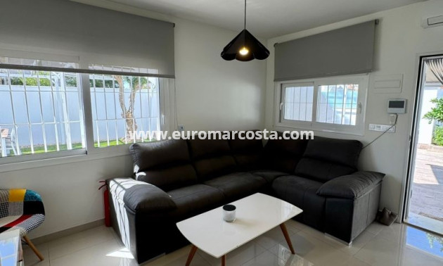 Sale - Villa - Torrevieja - TORREVIEJA