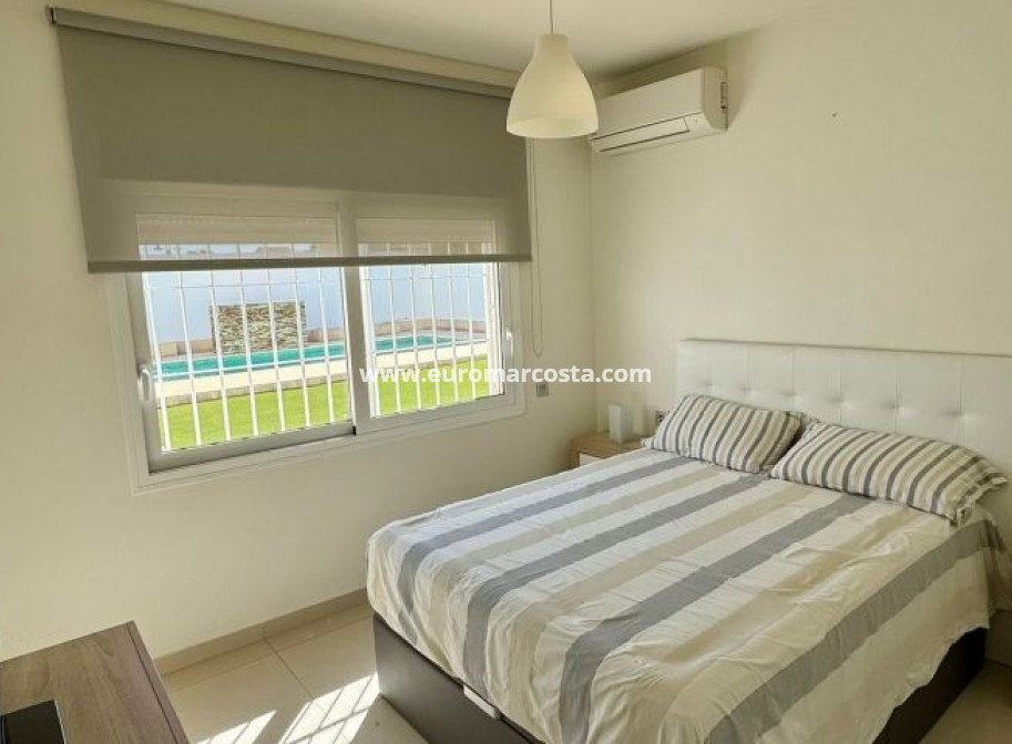Sale - Villa - Torrevieja - TORREVIEJA
