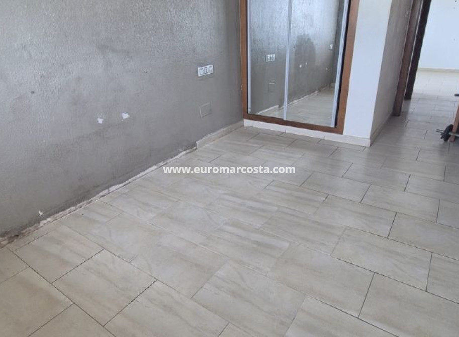 Objekte zum Wiederverkauf - Wohnung - Torrevieja - TORREVIEJA