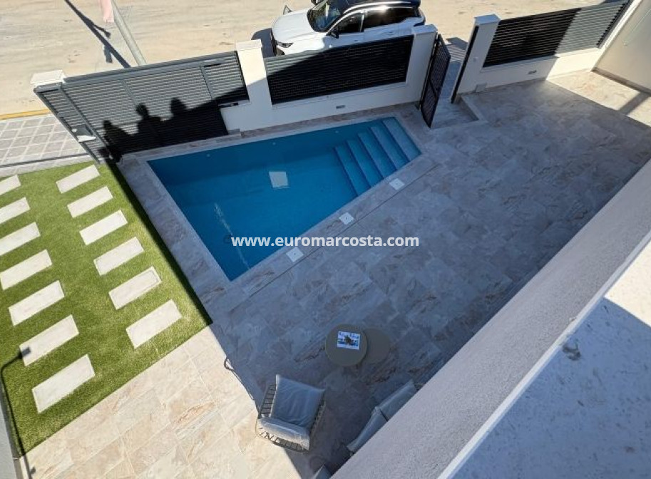 Sale - Villa - Pinar de Campoverde