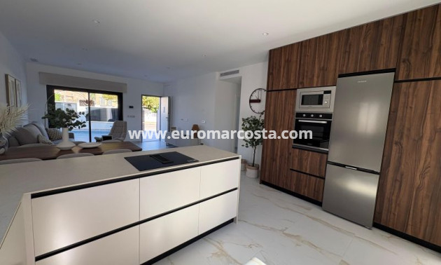 Sale - Villa - Pinar de Campoverde