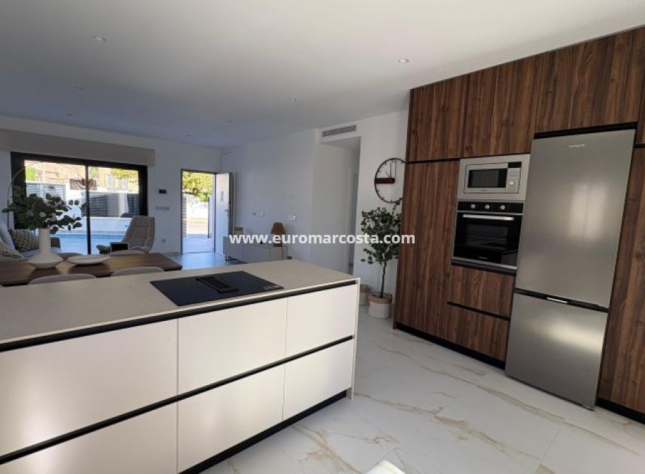 Sale - Villa - Pinar de Campoverde