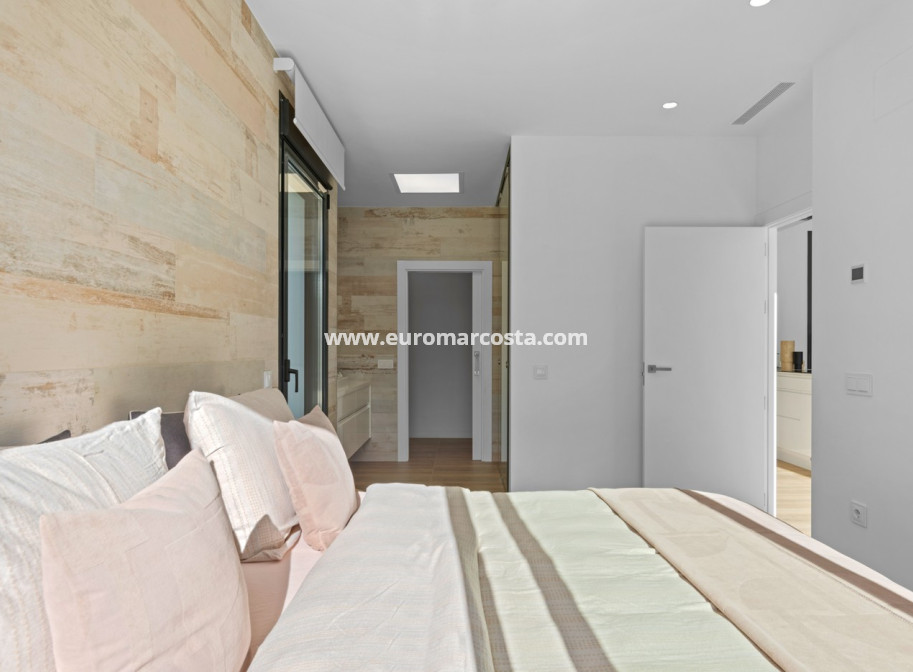 Sale - Villa - Las Colinas Golf Resort - Orihuela Costa