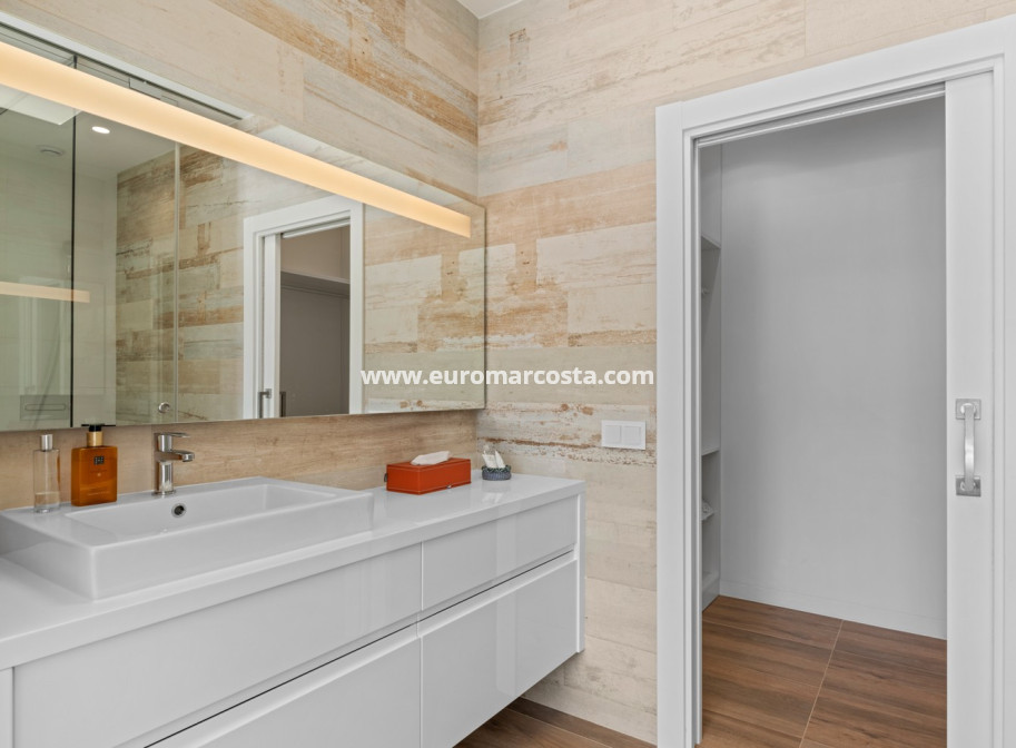 Sale - Villa - Las Colinas Golf Resort - Orihuela Costa