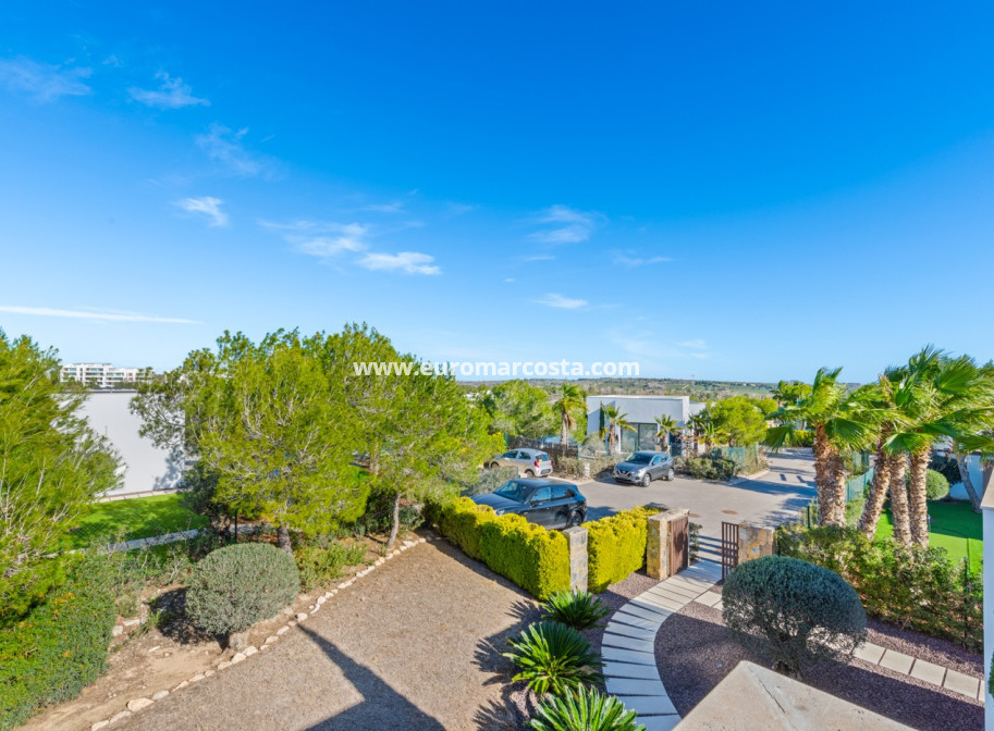 Sale - Villa - Las Colinas Golf Resort - Orihuela Costa