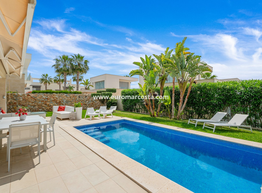 Sale - Villa - Orihuela Costa - Vistabella Golf