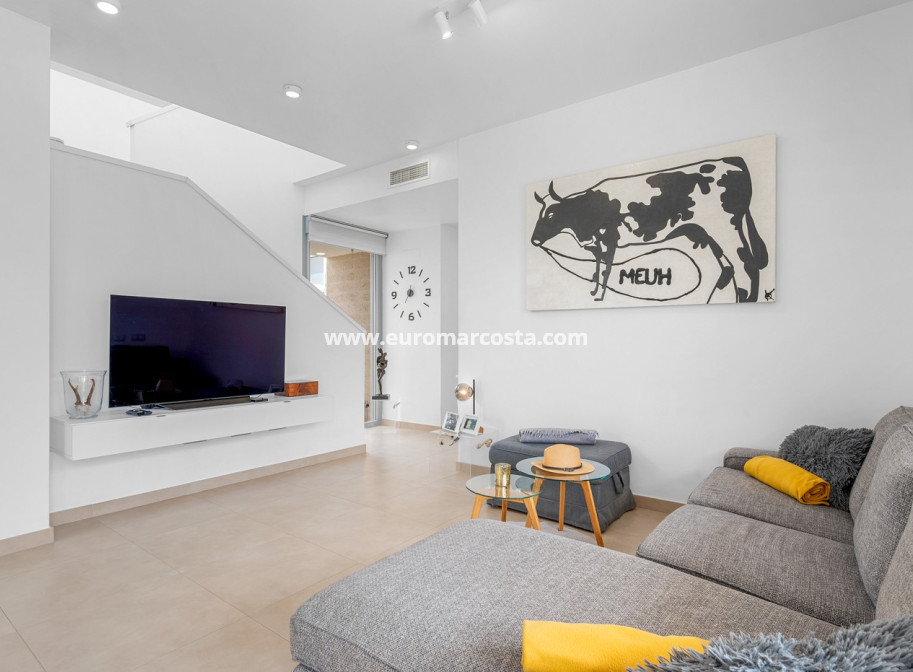 Sale - Villa - Orihuela Costa - Vistabella Golf