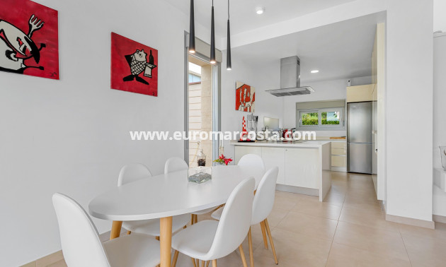 Sale - Villa - Orihuela Costa - Vistabella Golf