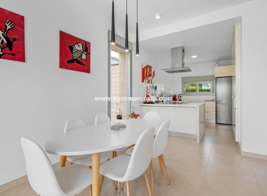 Sale - Villa - Orihuela Costa - Vistabella Golf