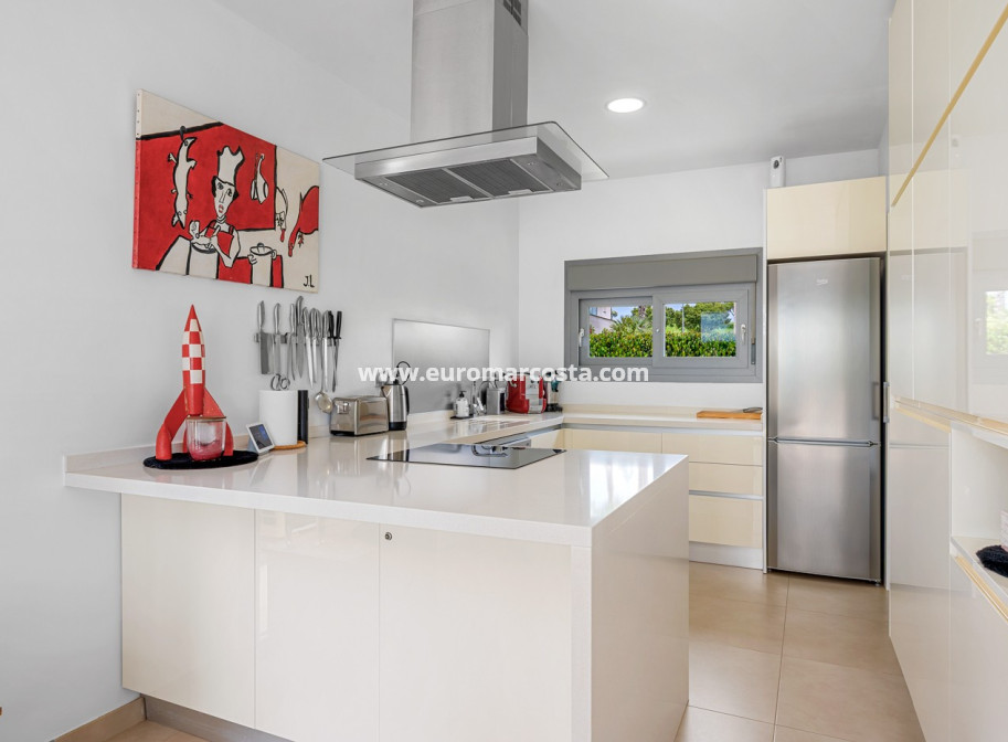 Sale - Villa - Orihuela Costa - Vistabella Golf