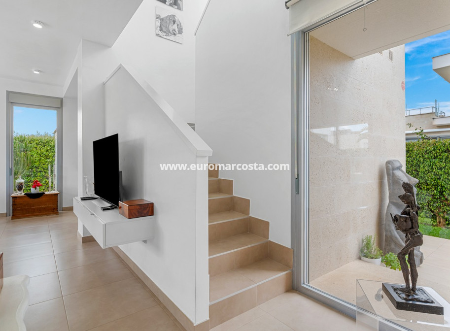 Sale - Villa - Orihuela Costa - Vistabella Golf