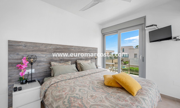 Sale - Villa - Orihuela Costa - Vistabella Golf