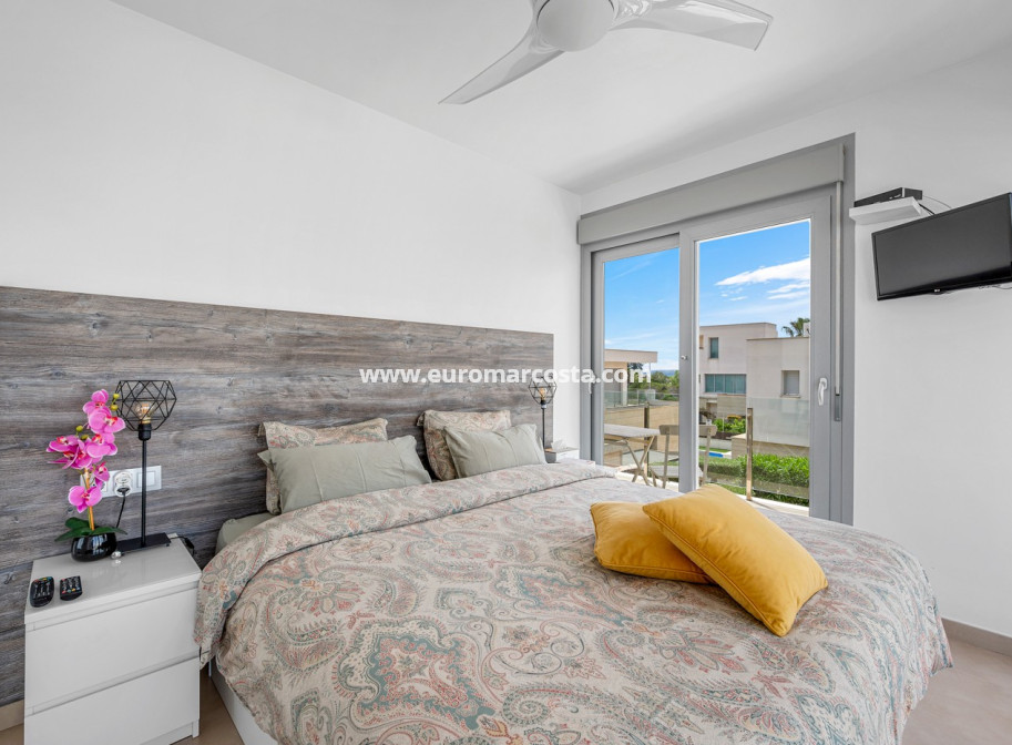 Sale - Villa - Orihuela Costa - Vistabella Golf