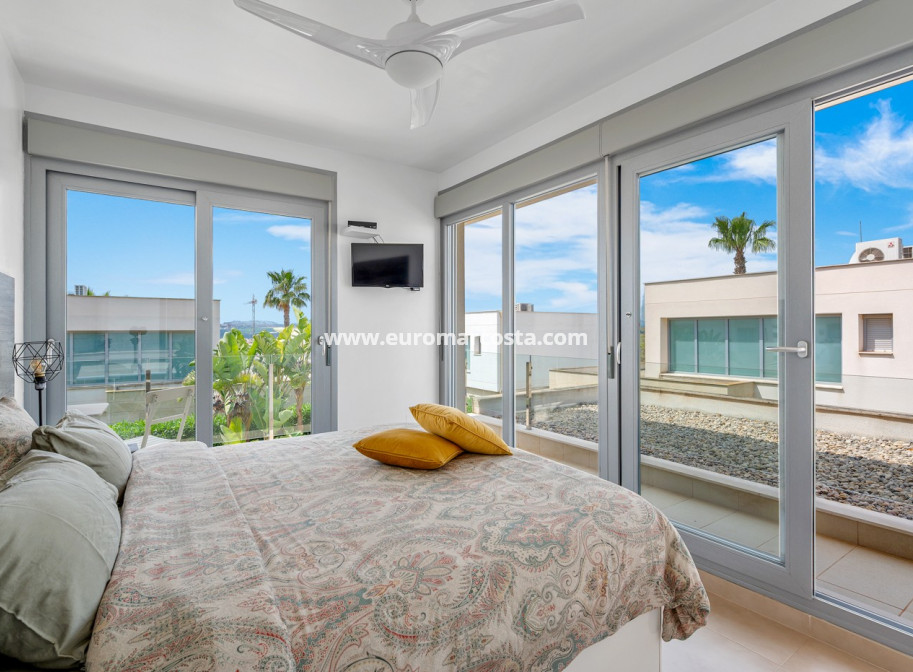 Sale - Villa - Orihuela Costa - Vistabella Golf
