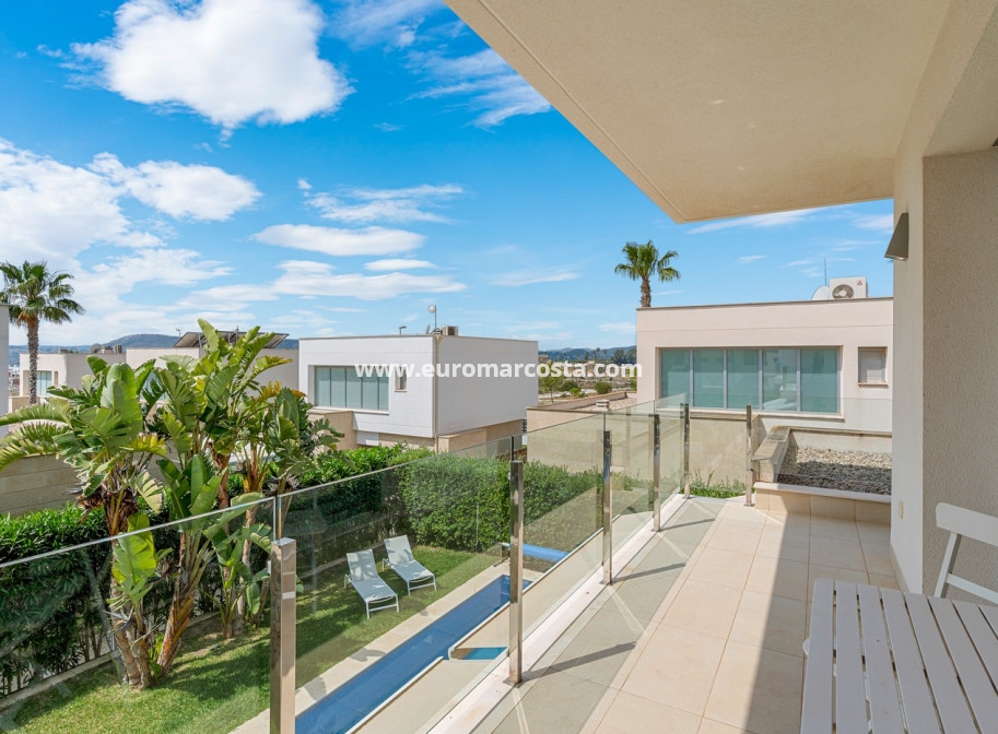 Sale - Villa - Orihuela Costa - Vistabella Golf