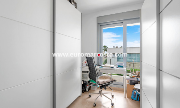 Sale - Villa - Orihuela Costa - Vistabella Golf