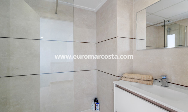 Sale - Villa - Orihuela Costa - Vistabella Golf