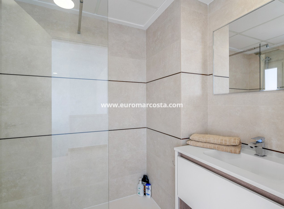 Sale - Villa - Orihuela Costa - Vistabella Golf