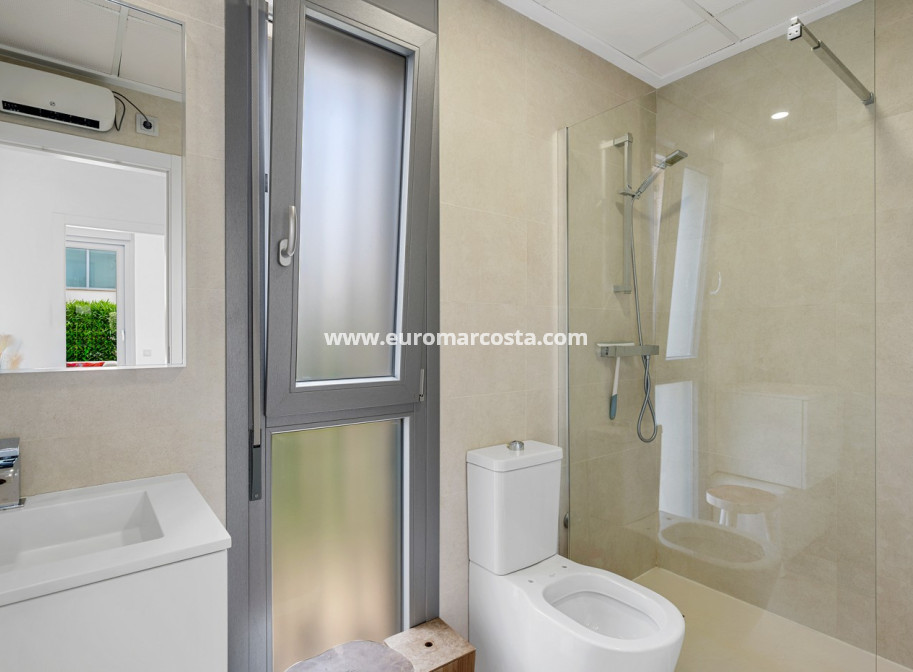 Sale - Villa - Orihuela Costa - Vistabella Golf