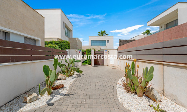 Sale - Villa - Orihuela Costa - Vistabella Golf