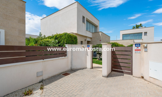 Sale - Villa - Orihuela Costa - Vistabella Golf