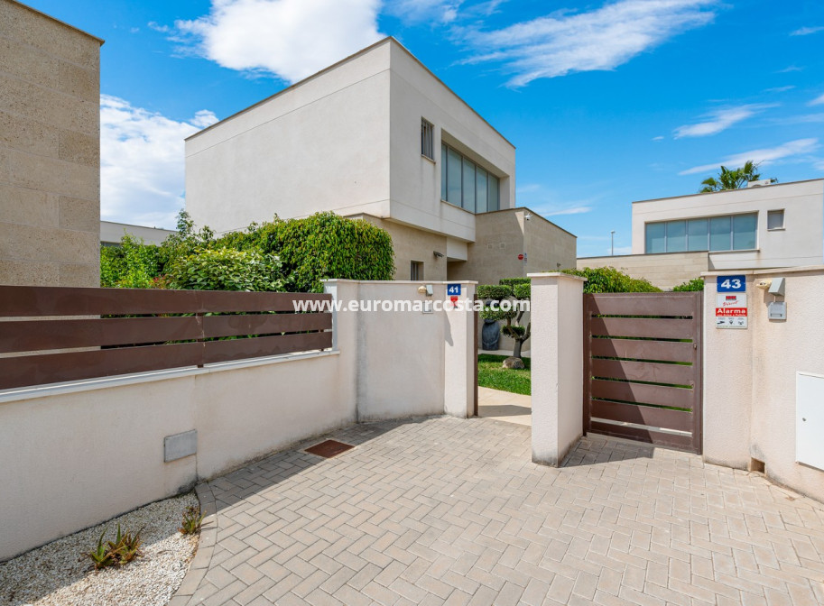 Sale - Villa - Orihuela Costa - Vistabella Golf