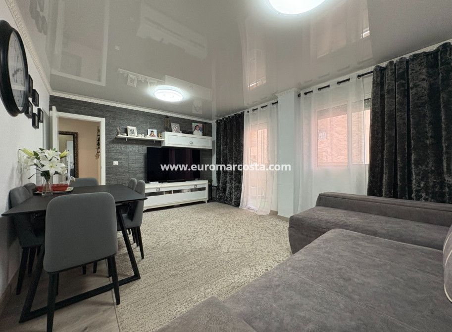 Sale - Apartments - Torrevieja - Centro