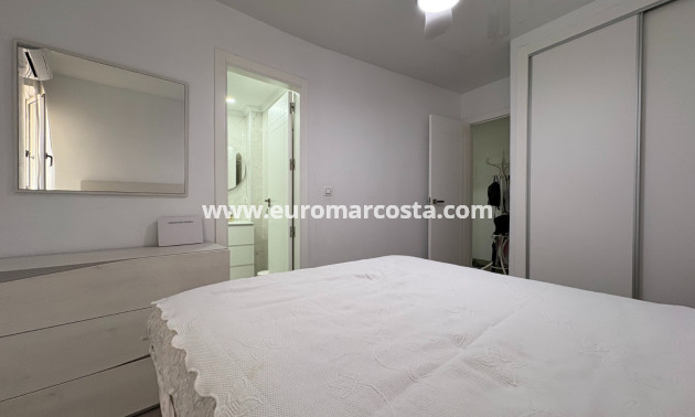 Sale - Apartments - Torrevieja - Centro