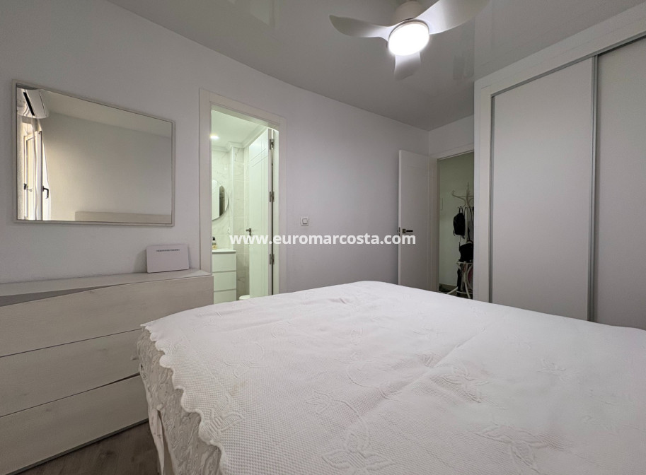 Sale - Apartments - Torrevieja - Centro