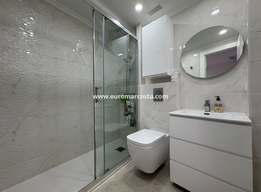 Sale - Apartments - Torrevieja - Centro