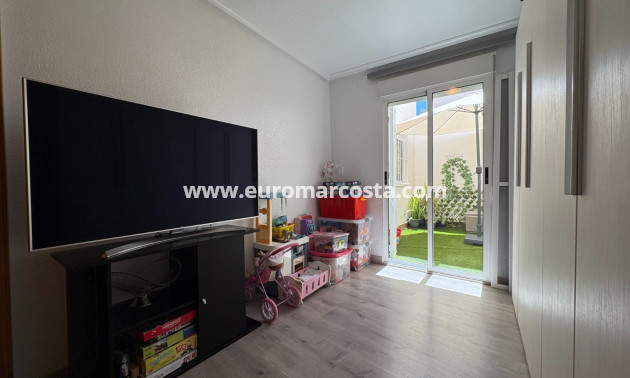 Sale - Apartments - Torrevieja - Centro