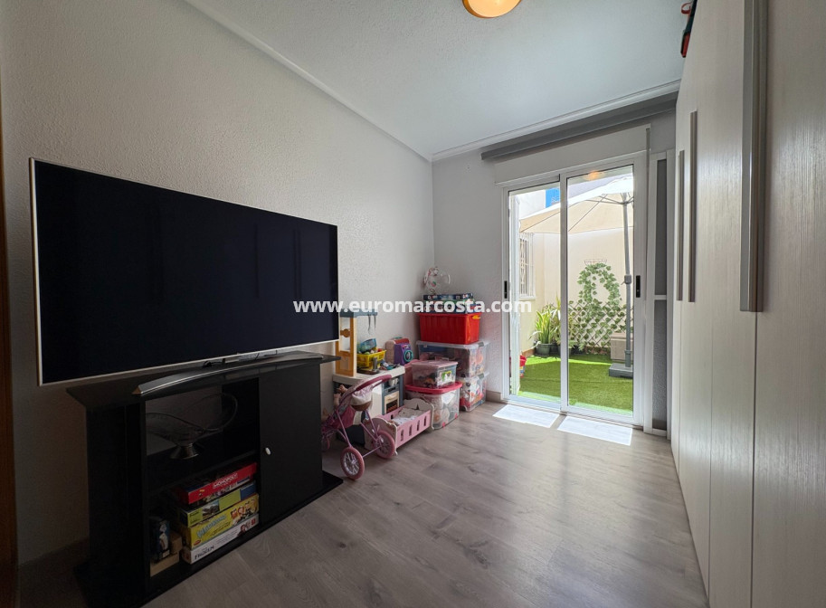 Sale - Apartments - Torrevieja - Centro
