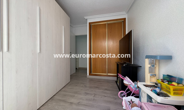 Sale - Apartments - Torrevieja - Centro