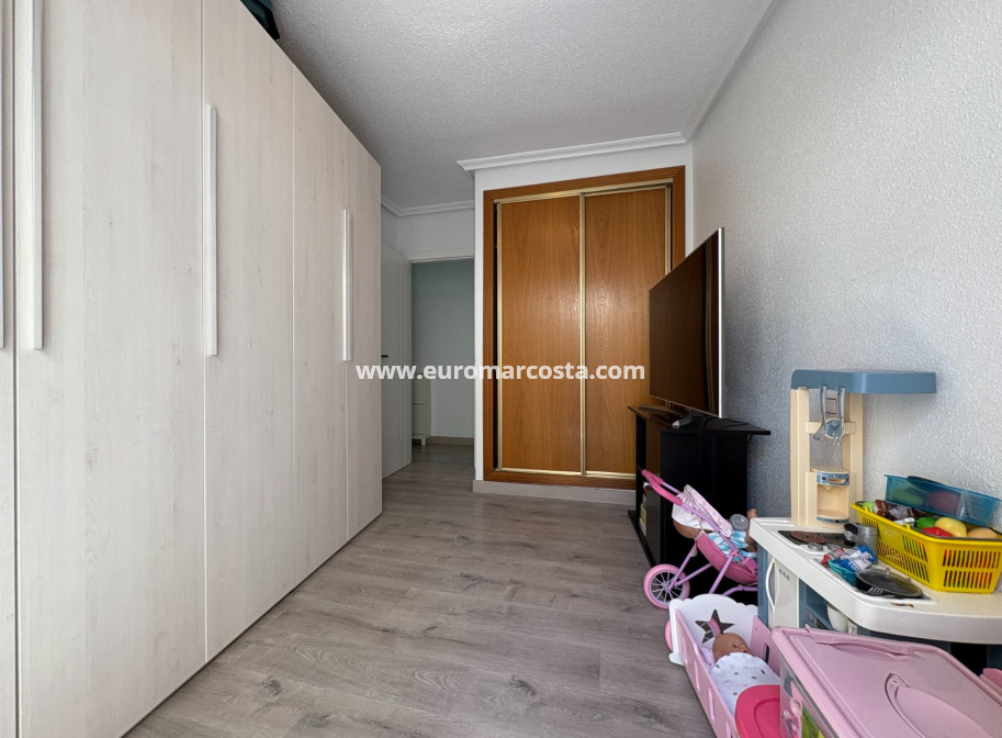 Sale - Apartments - Torrevieja - Centro